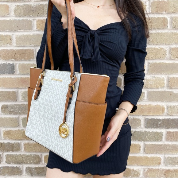 BUNDLE💕👜- Michael Kors Tote & Wallet Vanilla